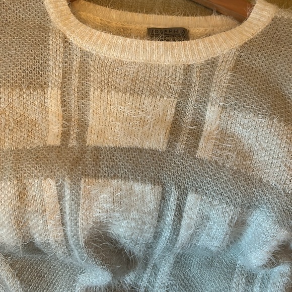 Joseph A. VGUC soft white and light grey eyelash sweater, plaid - Picture 8 of 9